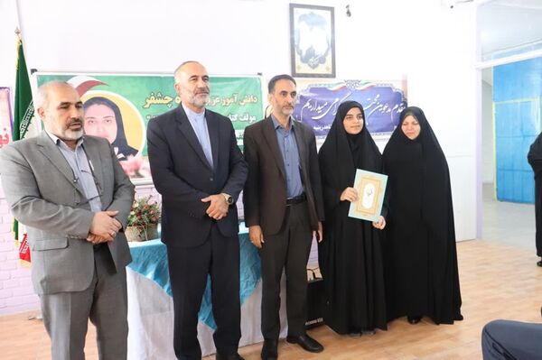 تقدیر از دانش‌آموز مولف کتاب «زندگی، یک هسته»