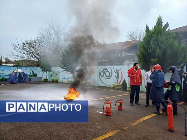 برگزاری مانور زلزله و ایمنی در مدارس خشکبیجار