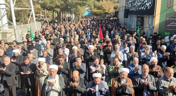 اقامه نماز باران در گلستان شهدا اصفهان به امامت  حضرت آیت‌ الله مهدوی