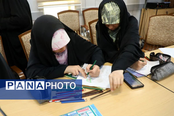 اجرای طرح آیه نگار با حضور بانوان هنرمند استان قم