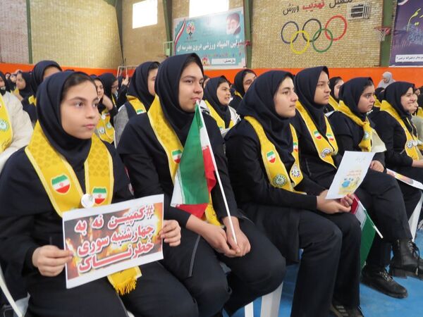 همایش پیشگیری از آسیب‌های چهارشنبه سوری در دبیرستان نرجس بجنورد