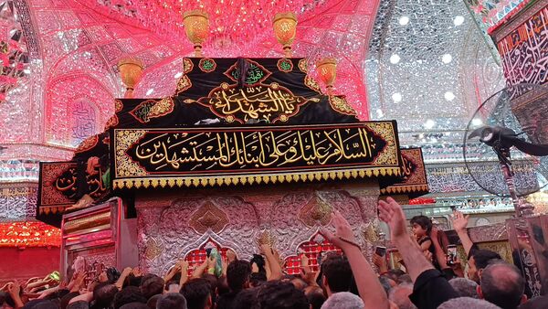 کاروان عاشقان به کربلا رسیدند؛ خیابان‌ها غرق در زمزمه «لبیک یا حسین»
