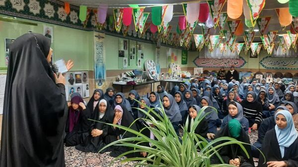 جشن با شکوه انقلاب در دبیرستان فدک منطقه ۱۲