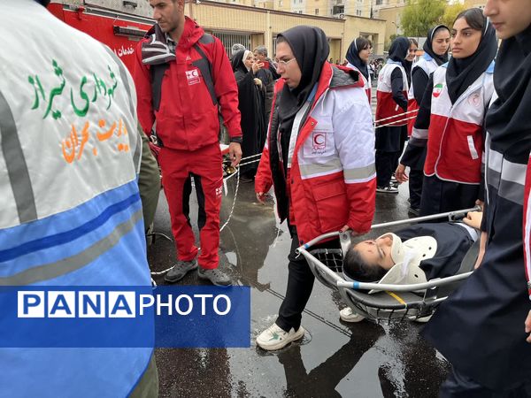 مانور زلزله در مدرسه بانو خاکره شیراز