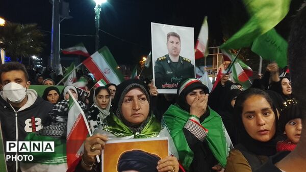 عطر و شور پرچم حرم رضوی میدان امام را در بر گرفت