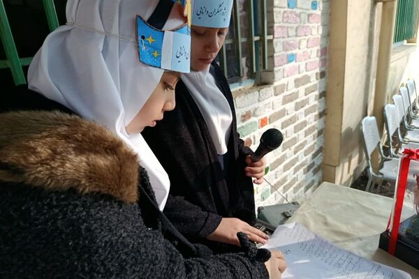 نمایشگاه دستاوردهای دانش آموزی در دبستان دخترانه وحیدکیهانی ناحیه یک شهرری