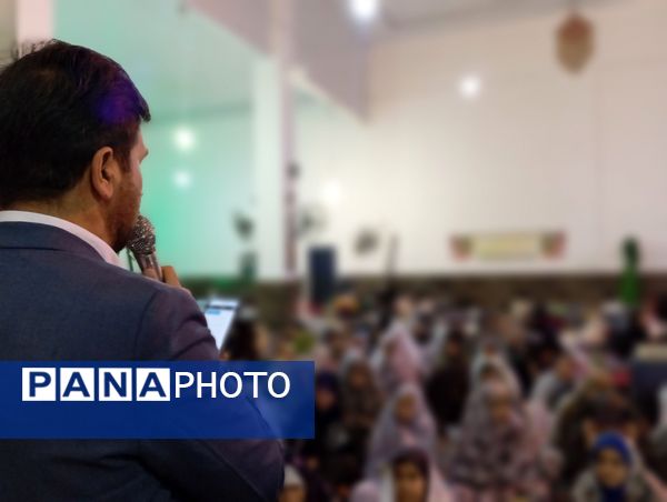 اعتکاف دانش‌آموزی در گناباد