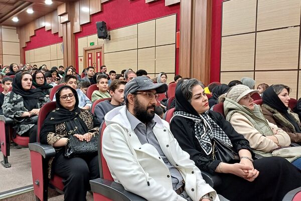 تقدیر از دانش‌آموزان دبیرستان هیات امنایی البرز در اردوگاه استانی شهید محمد منتظری شهریار 