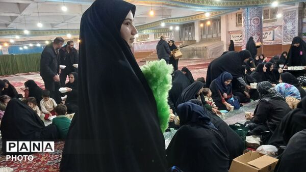 برگزاری مراسم افطاری در مسجد امام حسین(ع) شهرستان فارسان 