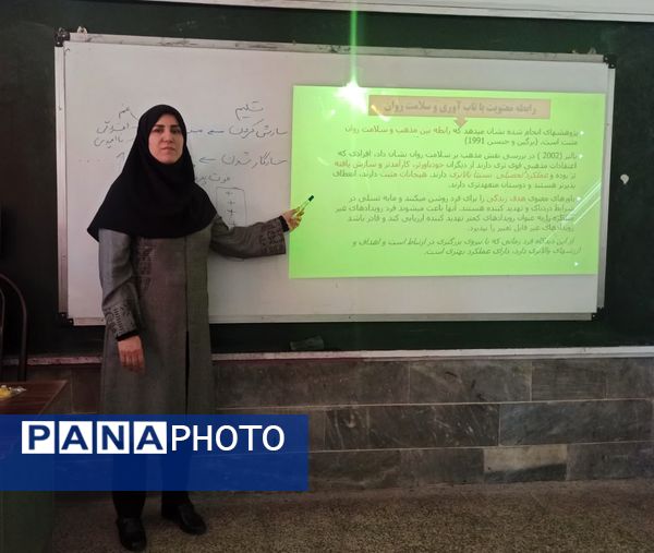 جشن ولادت امام رضا(ع) در مسجد ابوالفضل شهر حبیب آباد 