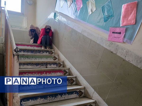 مانور زلزله و ایمنی در مدرسه هوشیار