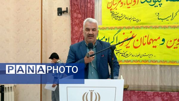 حضور مسئولان آموزشی در بن برای گفت‌وگو دربارهٔ مسائل مدارس با اولیا