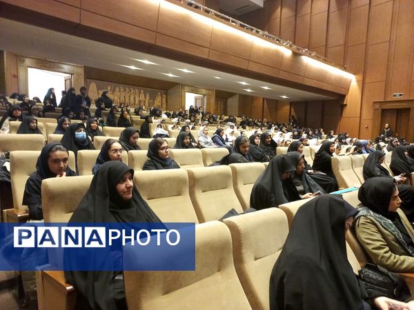 تجلیل از دانش‌آموزان برگزیده چهل و دومین‌ مسابقات فرهنگی و هنری امید فردا ناحیه ۳ مشهد مقدس 