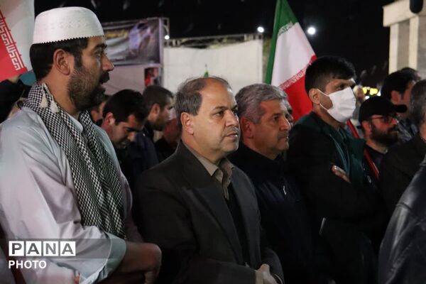تجمع مردم انقلابی بندرترکمن در میدان مختومقلی