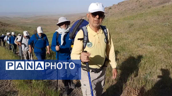 کوه‌پیمایی پیشکسوتان قم در آستانه سالگرد ارتحال حضرت امام(ره)