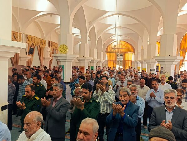 خلیل اباد همگام با ملت ایران فریاد خشم و نصر در نماز جمعه طنین انداز شد