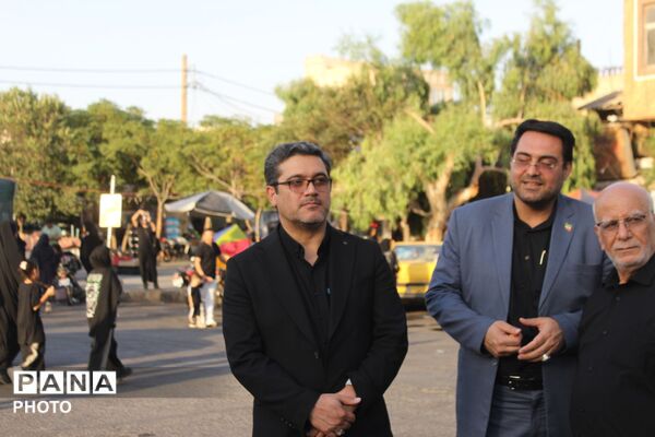 ورامین بار دیگر در سوگ اسارت؛ کاروان نمادین کربلا در خیابان‌های ورامین به حرکت درآمد