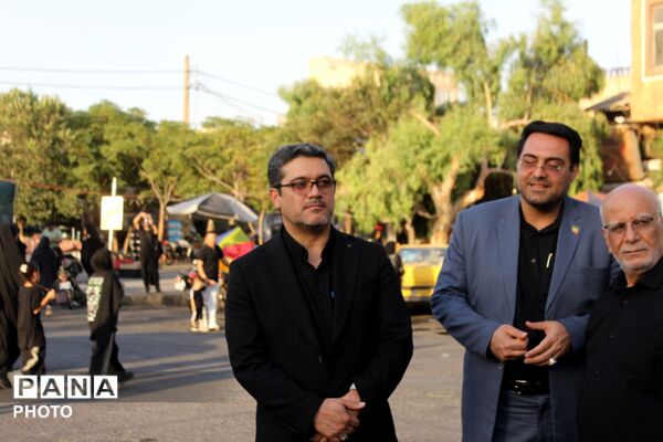 ورامین بار دیگر در سوگ اسارت؛ کاروان نمادین کربلا در خیابان‌های ورامین به حرکت درآمد