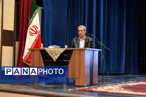 نشست توانمندسازی مدیران منطقه ۱۴ با محوریت مدیریت مدرسه‌محور و تحول آموزشی