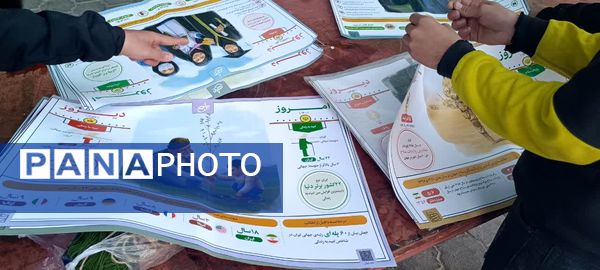 نمایشگاه دستاوردهای انقلاب دانش‌آموزان صدرا در ابرکوه