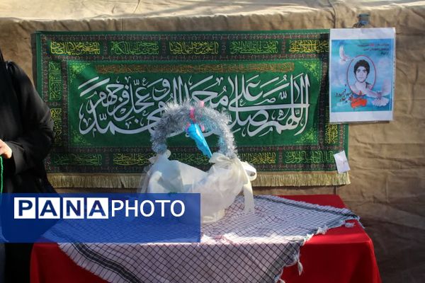 اجتماع استکبار ستیزی و رویداد پلاکاردنویسی دانش‌آموزان سمنان