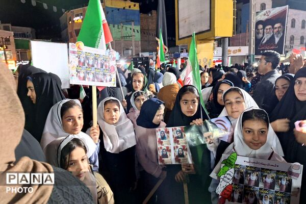 نیمکتی برای رفاقت با شهدا