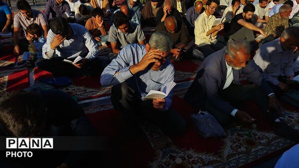 قرائت دعای عرفه در مسجد جامع  نیشابور-۱