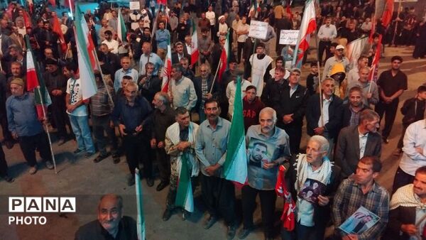 دویست و سومین شب تجمعات «بیعت با رهبری» در نورآباد با تجدید میثاق و نماز استغاثه 