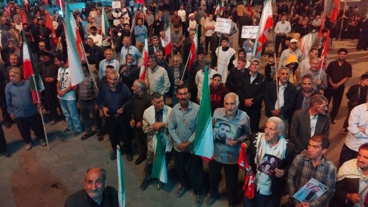  دویست و سومین شب تجمعات «بیعت با رهبری» در نورآباد با تجدید میثاق و نماز استغاثه 