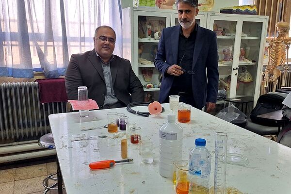 شور علمی دانش آموزان فشافویه در آیین گرامیداشت روز آزمایشگاه