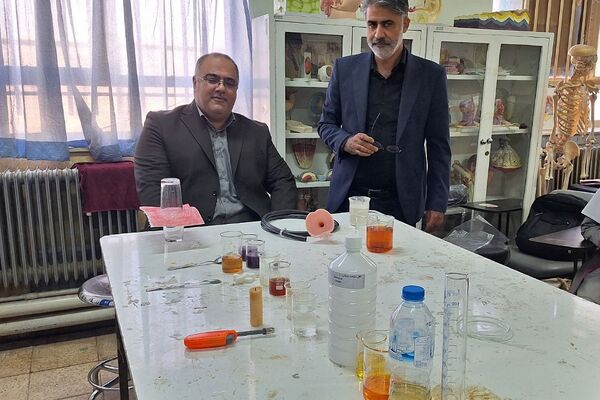شور علمی دانش آموزان فشافویه در آیین گرامیداشت روز آزمایشگاه