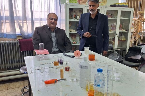 شور علمی دانش آموزان فشافویه در آیین گرامیداشت روز آزمایشگاه