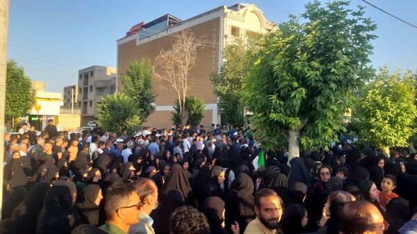 مراسم تشییع و وداع با شهید امنیت حسین اسحاقی در لردگان 
