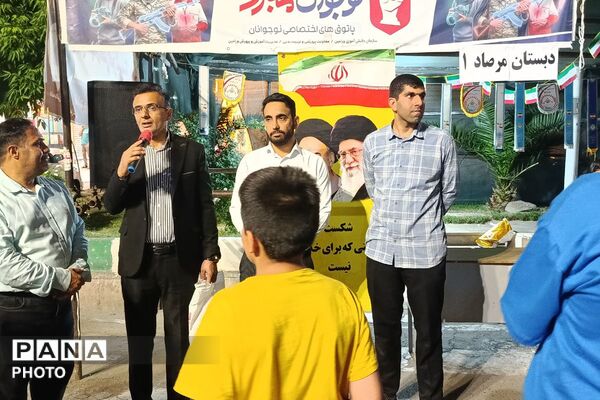 اجتماع پرشور دانش‌آموزان دبستان پسرانه مرصاد۱ در غرفه شهدای دانش آموز ورامین 