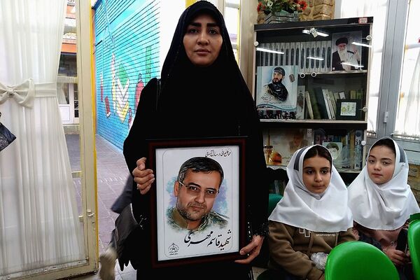 مراسم «لاله‌های روشن» در دبستان دکتر کیهانی 
