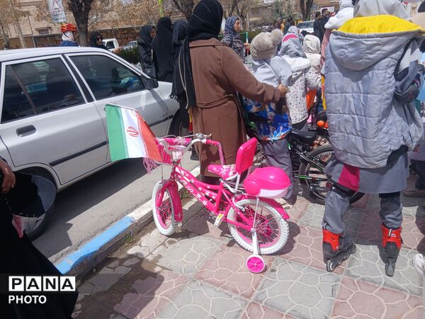 رژه ورزشی دانش آموزی در فرخشهر