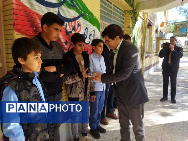 تقدیر از دانش‌آموزان فعال حوزه فرهنگی و مذهبی دبیرستان نمونه دانش