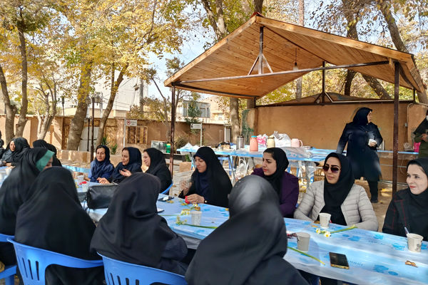 محفل صمیمی کارکنان اداری ناحیه ۴ شیراز به مناسبت روز زن