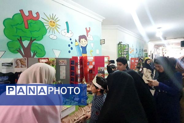 خلاقیت دانش‌آموزی در نمایشگاه جابر زیر ذره‌بین کارشناسان آموزش‌وپرورش قدس