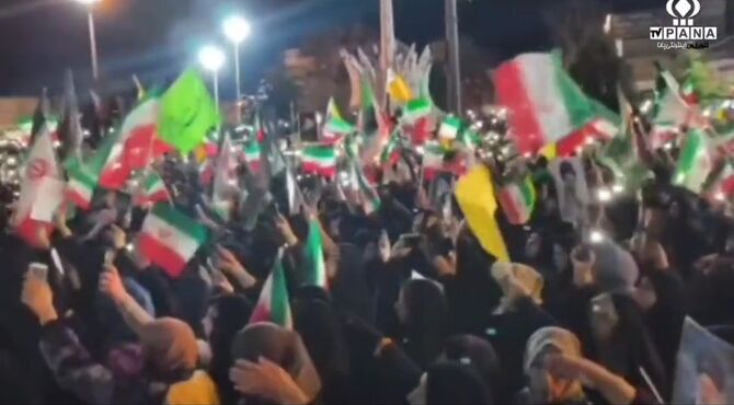 حضور حماسه‌ساز مردم قروه در شب چهلم رهبر شهید و شهدای دانش‌آموز مینابی