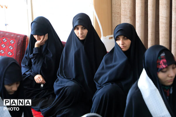 دیدار دانش آموزان بسیجی شهرستان بیرجند با نماینده ولی فقیه در استان