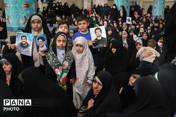 لحظه‌های ماندگار دیدار دانش‌آموزان با رهبر شهید انقلاب