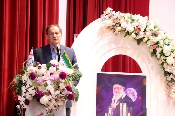 آیین سپاس معلم و تجلیل از معلمان نمونه ناحیه ۳ کرمانشاه