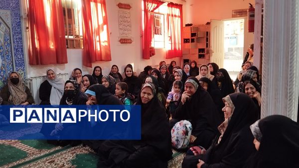 جلسه آموزش فرزند پروری برای والدین در مدرسه دخترانه مهندس رحمانی فرد ناحیه یک مشهد 