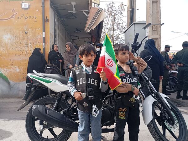 اقتدار کودکان نی‌ریزی در حماسه 22 بهمن
