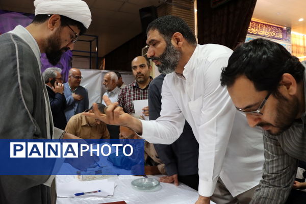 میز خدمت اداره کل آموزش و پرورش استان بوشهر در مصلی نماز جمعه بوشهر