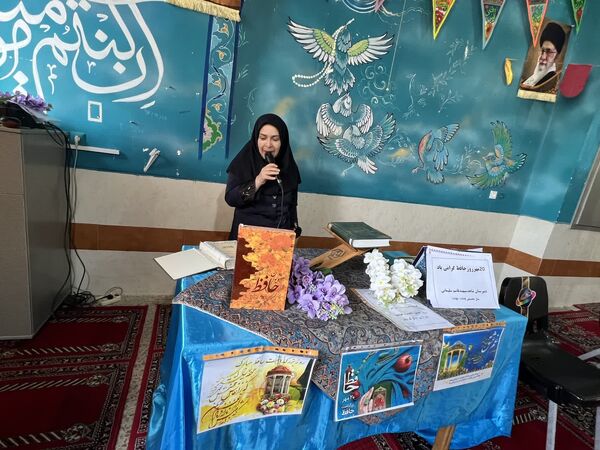 مراسم بزرگداشت روز حافظ در دبیرستان شاهدشهید قاسم سلیمانی