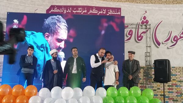 کیک ۱۴ متری در اجتماع مردمی به مناسبت تولد امام عصر در غرب مشهد