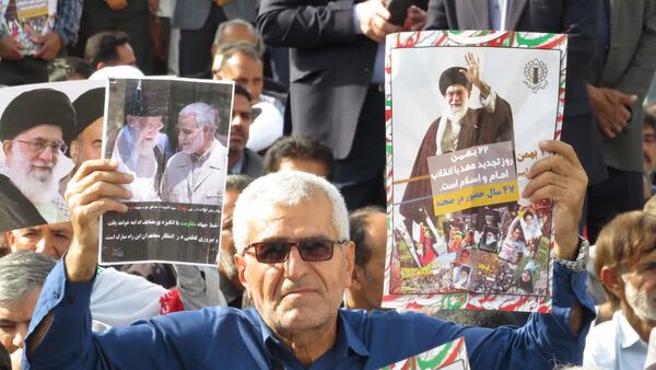 حماسه‌آفرینی فرهنگیان و دانش‌آموزان کهنوجی در جشن سالگرد انقلاب اسلامی