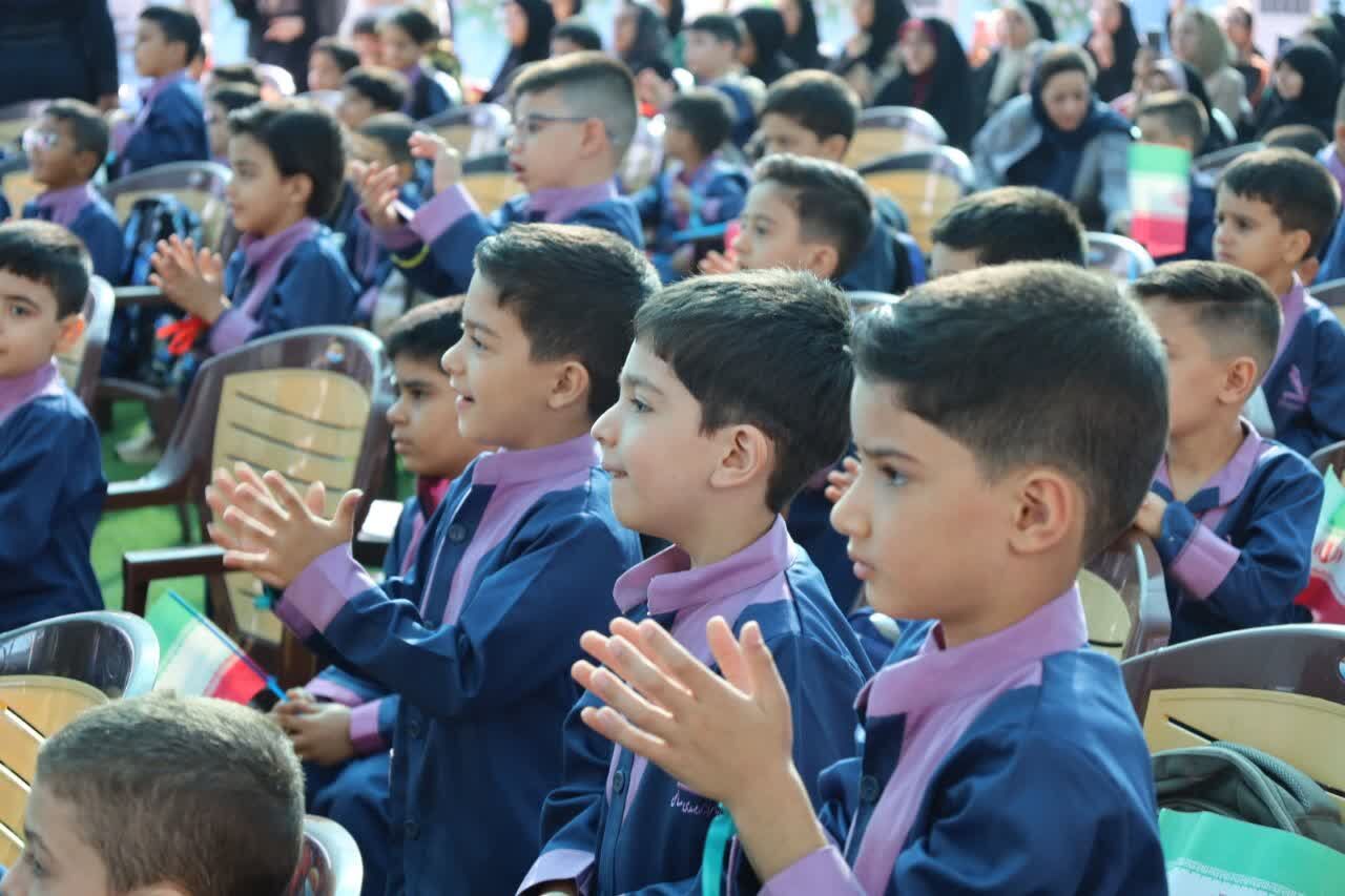 نواخته شدن زنگ شکوفه‌ها در دبستان محمد مهدی صالحی یزد